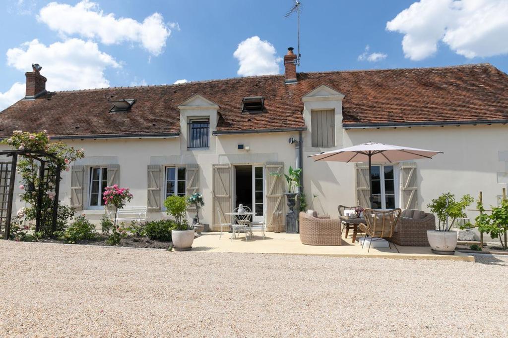 Le Clos Des Roses Chambres Et Tables D Hotes Meusnes Exteriör bild