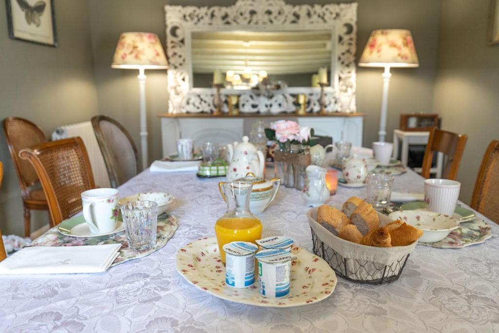 Le Clos Des Roses Chambres Et Tables D Hotes Meusnes Exteriör bild